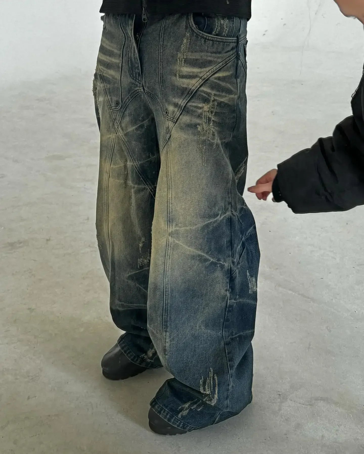 archvmob™ distressed denim jeans